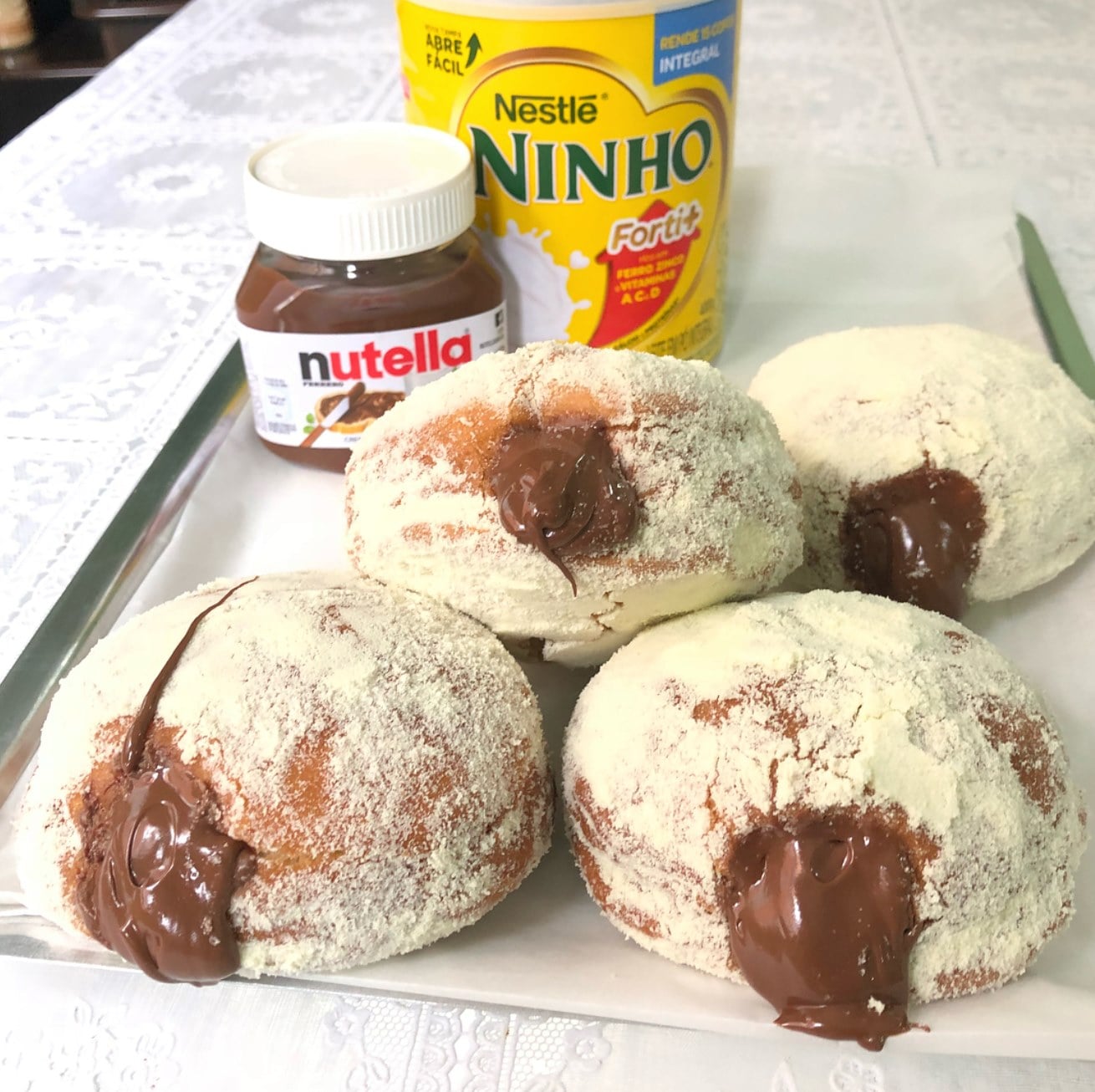 Donuts de Leite Ninho com Recheio de Nutella