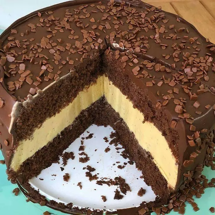 Bolo de chocolate recheio de maracujá