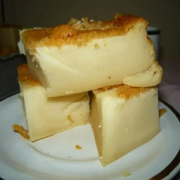 Bolo delicioso de leite condensado caseiro simples