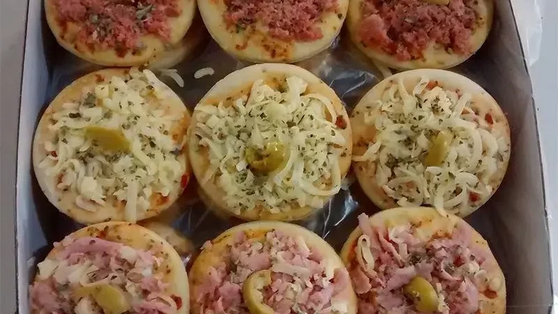 Mini pizza caseira rápida simples de fazer